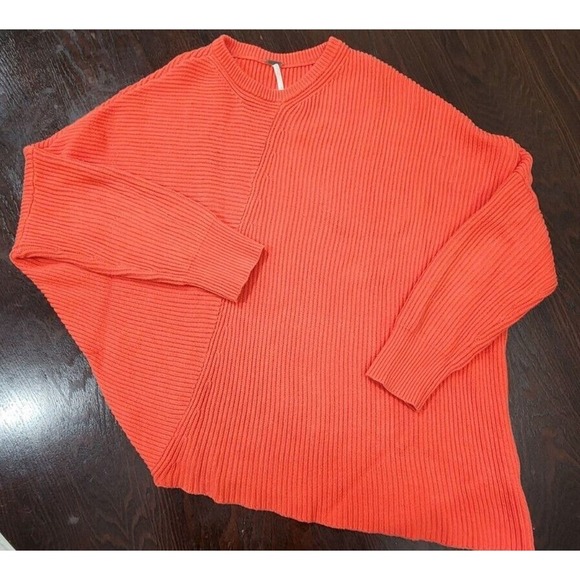 Free People Downtown Pullover Asymmetrical Sweater in Coral Red, Size‎ M - Picture 4 of 9